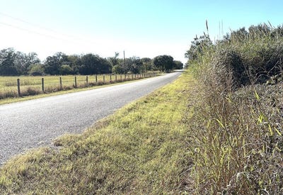 /international/us/3226-county-road-247-schulenburg-tx-110105319537/