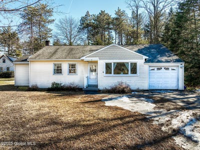 /international/us/8-maple-avenue-cambridge-village-ny-110096930626/