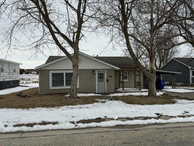 /international/us/255-e-monroe-winthrop-ia-110106126258/