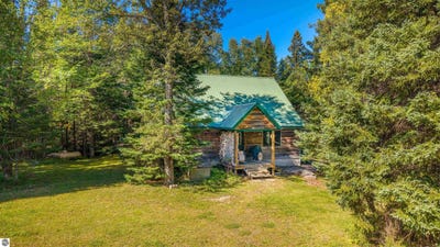 /international/us/39670-w-tahquamenon-river-row-hulbert-mi-110110363648/