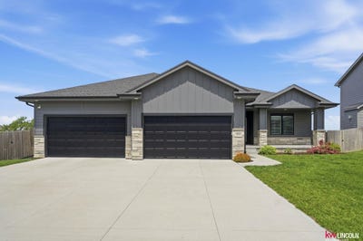 /international/us/10902-portage-drive-papillion-ne-110108336428/