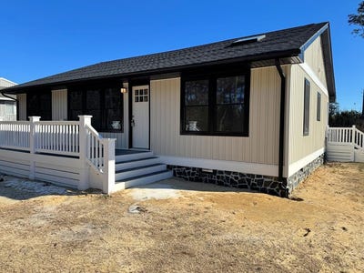/international/us/5410-oak-dr-chincoteague-va-110105290394/