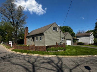 /international/us/519-e-spruce-street-marshall-mi-110107440750/