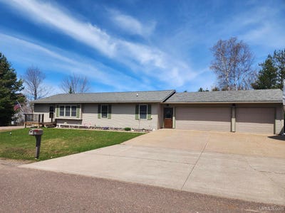 /international/us/611-oaklawn-drive-hancock-mi-110108070658/