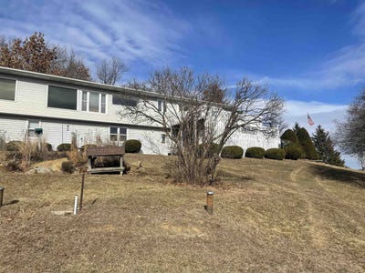 /international/us/8601-county-road-a-road-belleville-wi-110101120142/