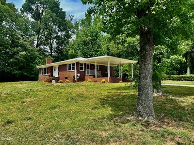 /international/us/414-woodsdale-road-roxboro-nc-110108451439/