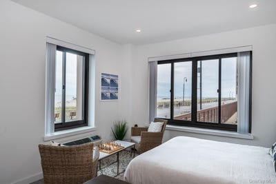 /international/us/100-w-broadway-long-beach-ny-110107763855/