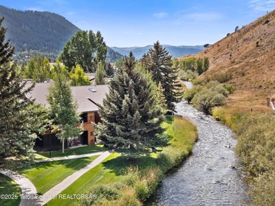 /international/us/355-w-deloney-avenue-jackson-wy-110107939469/