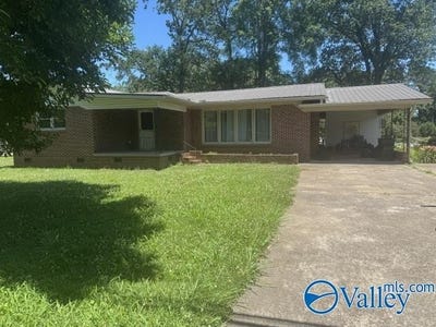 /international/us/2202-roseberry-drive-scottsboro-al-110108332333/