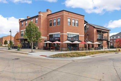 /international/us/1010-martin-st-iowacity-ia-110095819456/