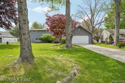 /international/us/23041-springbrook-drive-farmington-hills-mi-110108015883/