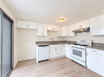 /international/us/5640-riverside-dr-chino-ca-110110308678/