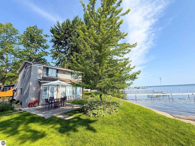/international/us/205-ash-street-houghton-lake-mi-110109807633/