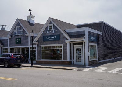 /international/us/199-main-street-falmouth-ma-110108195330/