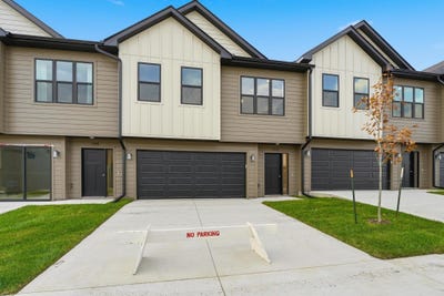 /international/us/1372-meadow-rose-place-waukee-ia-110103433983/