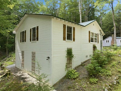 /international/us/43-45-elm-street-bristol-nh-110110403468/