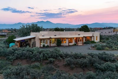 /international/us/46-camino-de-los-arroyos-ranchos-de-taos-nm-110119567236/