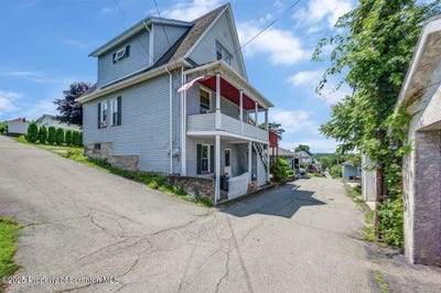 /international/us/917-willow-street-scranton-pa-110101124365/