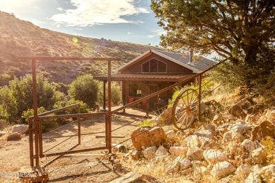 /international/us/988-n-mountain-lion-pass-winkelman-az-110097867739/