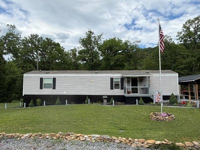 /international/us/66-left-derryhale-hill-rd-mt-hope-wv-110108551472/
