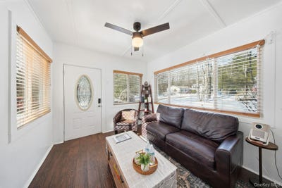 /international/us/11-apache-lane-ferndale-ny-110104879290/