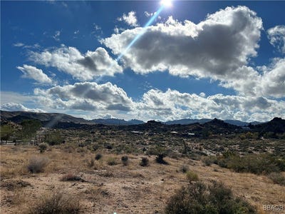/international/us/contour-terrace-pioneertown-ca-110098343866/