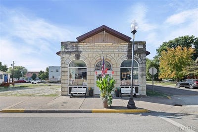 /international/us/301-e-main-street-grafton-il-110120043368/