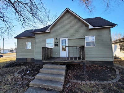 /international/us/204-n-sycamore-street-villa-grove-il-110108106177/