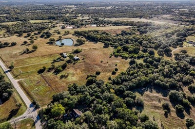/international/us/10702-palestine-road-brenham-tx-110096123927/