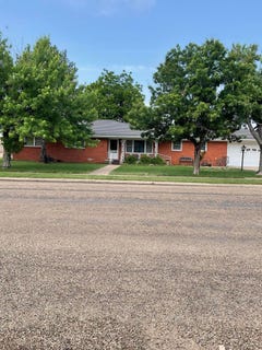 /international/us/1401-maple-panhandle-tx-110103811594/