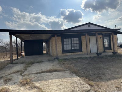 /international/us/426-carrizo-hill-carrizo-springs-tx-110105777282/