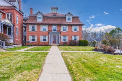 /international/us/709-central-avenue-dover-nh-110107156383/