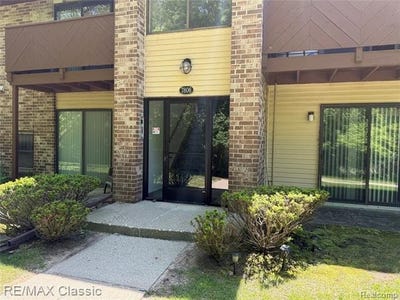 /international/us/7806-manor-circle-westland-mi-110108299693/