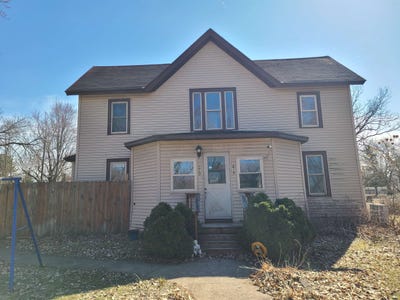 /international/us/219-e-lincoln-street-augusta-wi-110106916535/