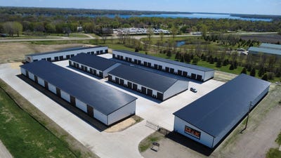 /international/us/2045-hwy-9-spirit-lake-ia-110108471983/