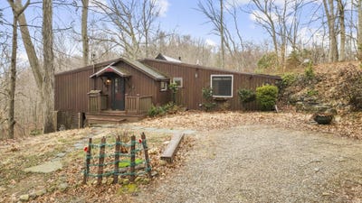 /international/us/683-berkshire-road-southbury-ct-110098208720/