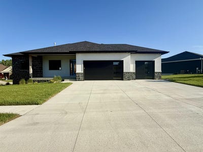 /international/us/2600-nicklaus-blvd-sioux-city-ia-110104781855/