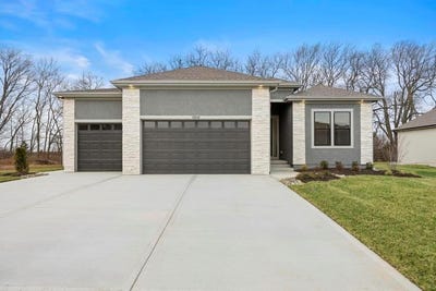 /international/us/4825-nw-martin-street-riverside-mo-110100470212/