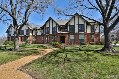 /international/us/917-claytonbrook-drive-ballwin-mn-110098394527/