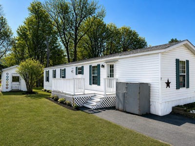 /international/us/7-dublin-street-gorham-nh-110108544179/