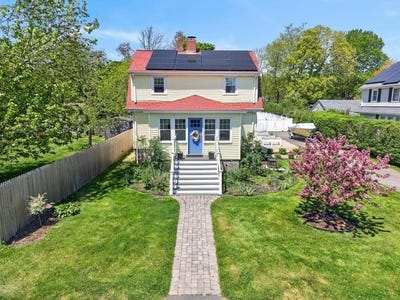/international/us/7-verndale-circle-bristol-ri-110108128167/