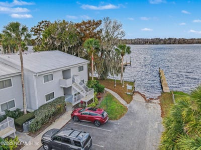 /international/us/102-river-bend-court-welaka-fl-110104055790/