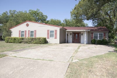 /international/us/214-red-bird-lane-mexia-tx-110119478569/