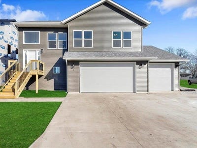 /international/us/425-n-stewart-st-northliberty-ia-110105724949/