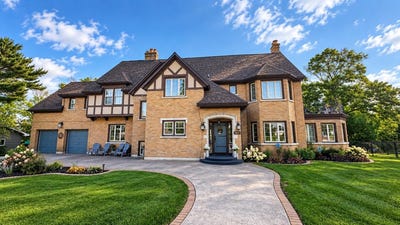 /international/us/1021-parnell-st-sault-ste-marie-mi-110119912898/