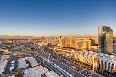 /international/us/4471-n-dean-martin-drive-las-vegas-nv-110108494723/