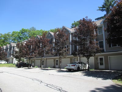 /international/us/19-split-rock-drive-rochester-nh-110108534527/