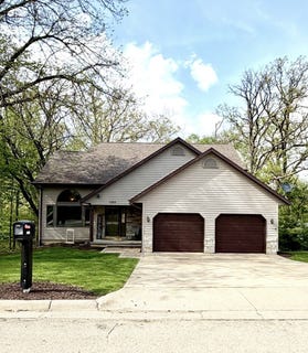 /international/us/1257-trail-drive-dixon-il-110107803075/