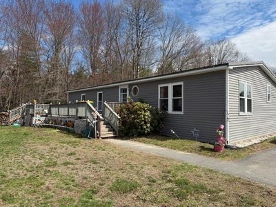 /international/us/68-daffodil-hill-lane-rochester-nh-110107395057/