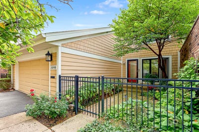 /international/us/2098-creekside-drive-wheaton-il-110120622706/